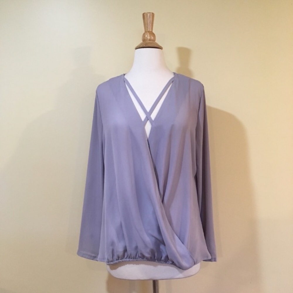 Cross Front Faux Tucked High Low Top - Picture 3 of 5